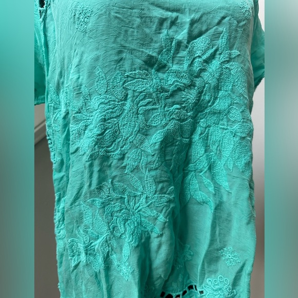 Turquoise Embroidered Floral Crochet Short-sleeved Tunic - Picture 2 of 6